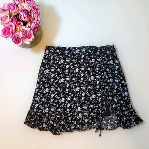 Forever 21 Black and White Mini Flounce Hem Skirt